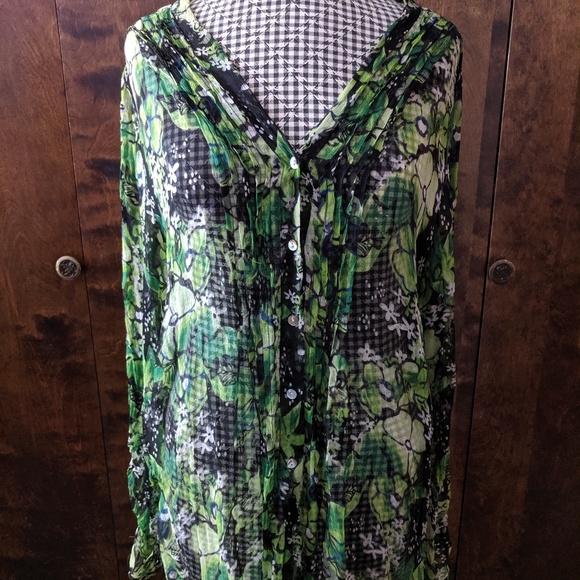 Casual Studio Button Down Top - Picture 1 of 2